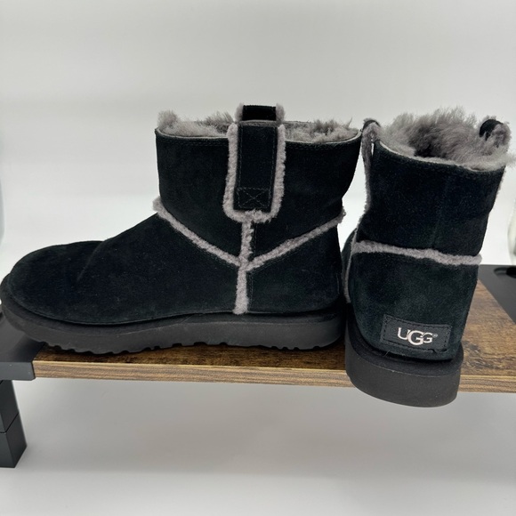 UGG Classic Cuff Mini Boots – Black/Grey – Size 8 (Style 1100211) - Picture 8 of 8